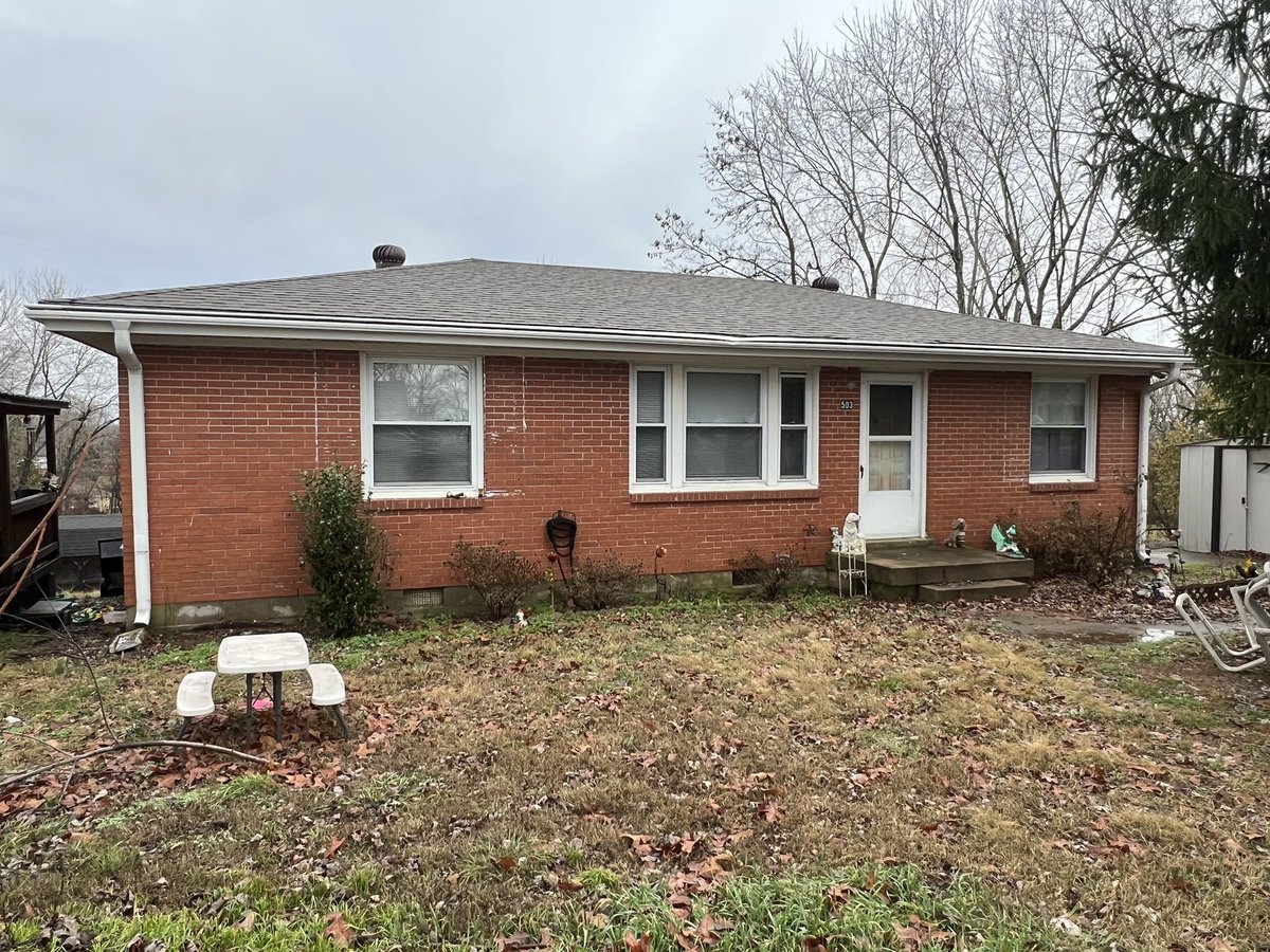 TjharrisRE's tweet photo. 3 week turn over, here’s some pics

This ones a free house, here’s how ⬇️⬇️⬇️ 
Purchase price $115,000
Remodel $25,000
All in for $140,000 cash

Appraised for $217,000
65% LTV refi pulled at $141,000
$0 cash in, rents projected $1395 should net $150 a month
#brrrrstrategy https://t.co/9L8UjyodOo