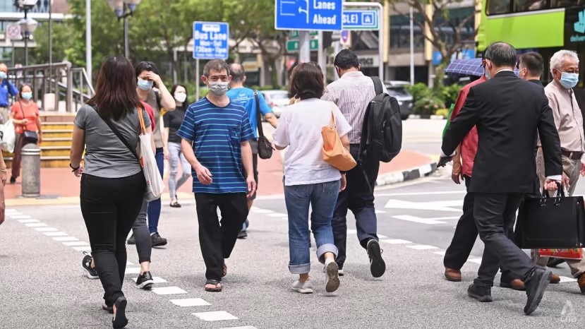 ChannelNewsAsia's tweet photo. Mask-wearing no longer needed on public transport and in some healthcare settings from Feb 13, as Singapore steps down COVID-19 restriction https://t.co/vSp4srKsCL https://t.co/x0ON9k8Sdv
