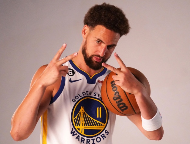 Klay Thompson already has 17 in the first half on his 33rd birthday. 
Happy birthday, 