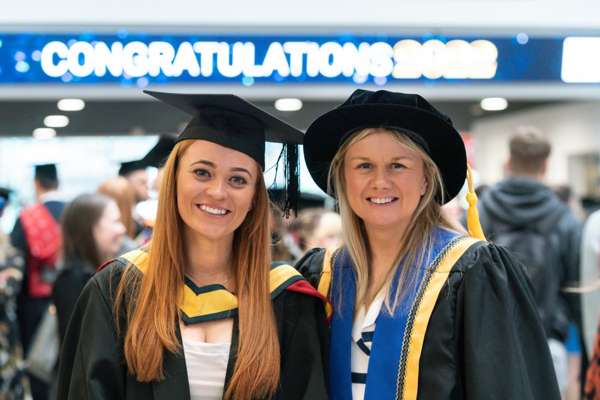 BurnleyUni's tweet photo. Burnley College University Courses Class of 2022 share their pride with the borough!🎓
Proud Graduates of Burnley College University Courses were joined by civic leaders, dignitaries, their family and friends on a unique procession to their graduation.
https://t.co/XmUkCHMIjn https://t.co/CZRBCRz91y