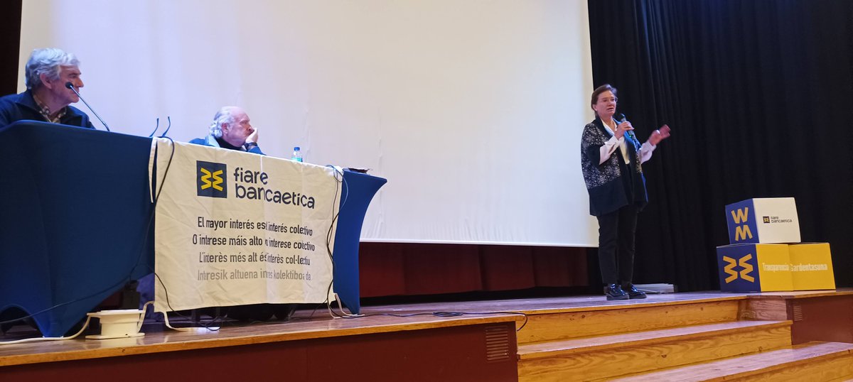 fiareBE's tweet photo. Más de 200 personas se acercaron ayer en #Pamplona a la charla organizada por @FiareGit Navarra: "La banca ética, una alternativa consolidada al servicio de la ciudadanía" para hablar de #FinanzasÉticas y de nuestra #cooperativa con @perusasia presidente de @FEBEAethicalfin https://t.co/2uPB0gWQdH