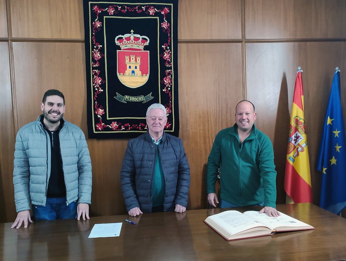 Ayto_Pedroche's tweet photo. ✅ Hoy ha tenido lugar la toma de posesión del nuevo Oficial de Servicios como funcionario del Ayuntamiento de Pedroche. ¡Enhorabuena José María! https://t.co/SMKtKOGE1P