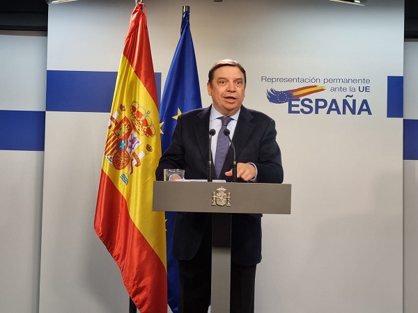 CuadernoAgrario's tweet photo. 🗣️@LuisPlanas destaca la continuidad en la Secretaría General de #Pesca para hacer frente con responsabilidad a los retos de futuro🐟⚓ 

👉🏻#IsabelArtime sustituye en el cargo como nueva secretaria general de Pesca  a #AliciaVillauriz

+INFO➡️https://t.co/rfeiaNaVyM vía @mapagob https://t.co/snOuuaIVFG