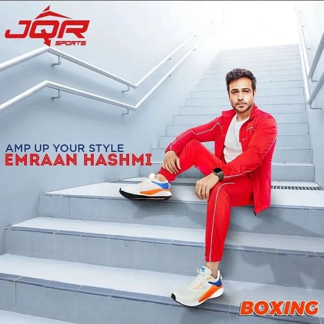 therealemraans's tweet photo. setting new style goals everyday Emraan Hashmi for JQR Sports
#EmraanHashmi 
#emranhashmi #emraan #emran #imran #imraan #imraanhashmi #imranhashmi #NewPicture #sports #jqr #jqrsports #Bollywood #photoshoot #fyp #sportwear https://t.co/bHQ964ksa6