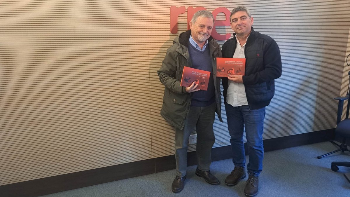 estomesuena's tweet photo. Este sábado hablamos con Eduardo de Juana, ornitólogo y autor del libro 'Aves de estepas y secanos, presagio de una extinción', ilustrado con fotografías de Francisco Contreras. @SEO_BirdLife 
#Estomesuena
https://t.co/T5rR0AjjVL https://t.co/jct9AW4N4E