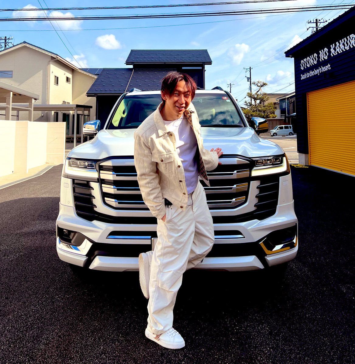 なっちゃん様用です¨*•.¸♬︎ 今日は白コーデに白の車合わせてみた。 #ランクル300zx