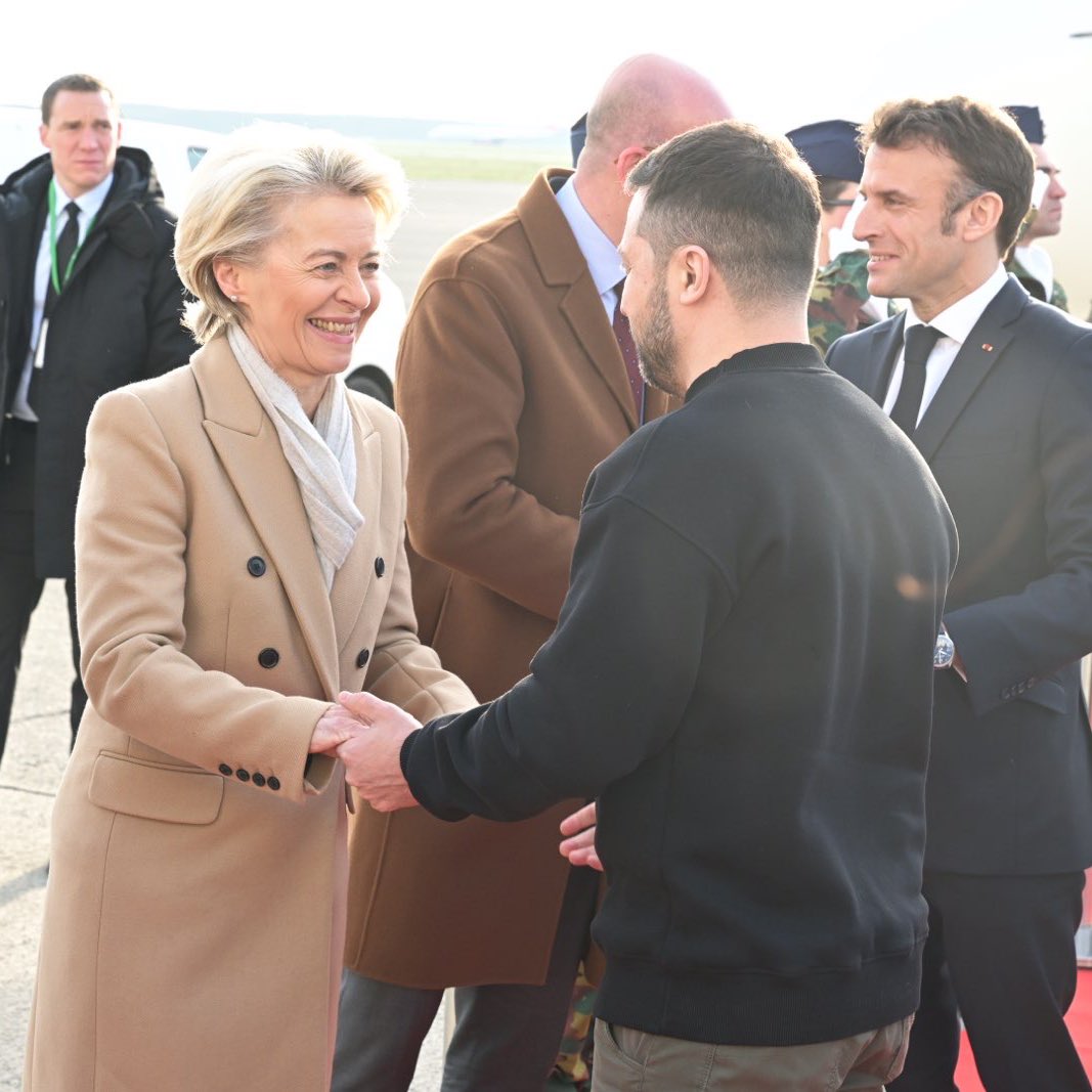 Ursula von der Leyen (@vonderleyen) on Twitter photo 🇪🇺🇺🇦 Welcome to Brussels, dear <a href="/ZelenskyyUa/">Volodymyr Zelenskyy / Володимир Зеленський</a>
The heart of the European family, in which Ukraine belongs.
We will support Ukraine every step of the way towards our Union. 🇪🇺🇺🇦 Welcome to Brussels, dear <a href="/ZelenskyyUa/">Volodymyr Zelenskyy / Володимир Зеленський</a>
The heart of the European family, in which Ukraine belongs.
We will support Ukraine every step of the way towards our Union.