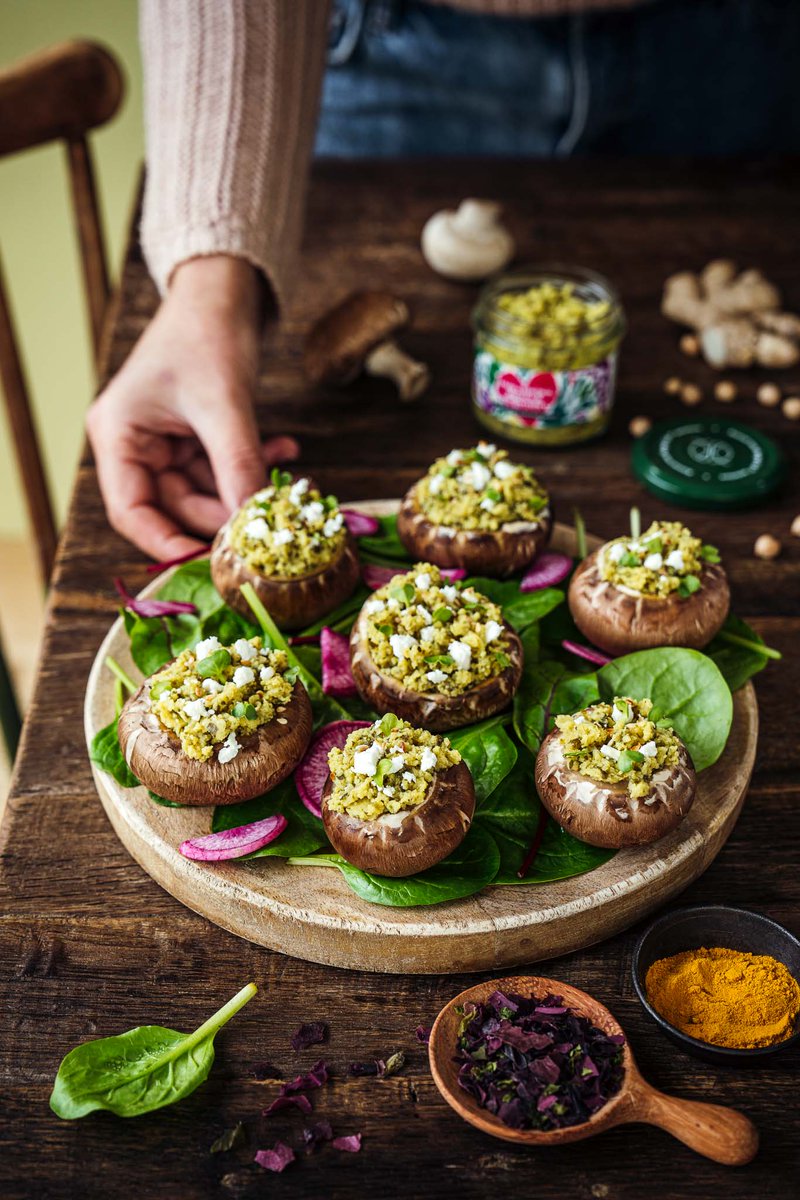 nozimages's tweet photo. Version Green ou Bois ? 
La recette Champignons farcis aux "Embruns d’amour" de la belle iloise dans 2 versions de #StylismeCulinaire. Laquelle préférez-vous ? 😊
#nozimages #champignons #bretagne #champignonsfarcis #photoculinaire #foodstyling #foodporn #foodphotography https://t.co/cy9WFKXxzn