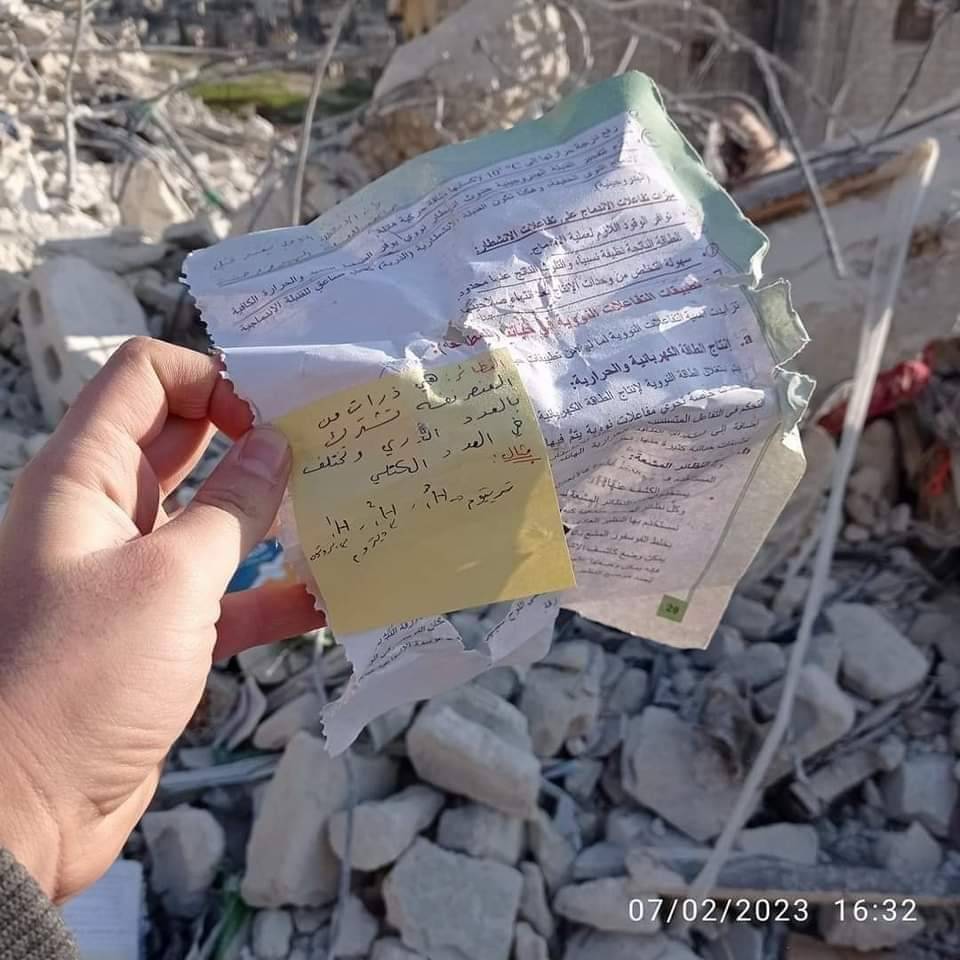 ScreenMix's tweet photo. كان يحلم ، كان يجتهد 💔 https://t.co/WKgEmAdaiU