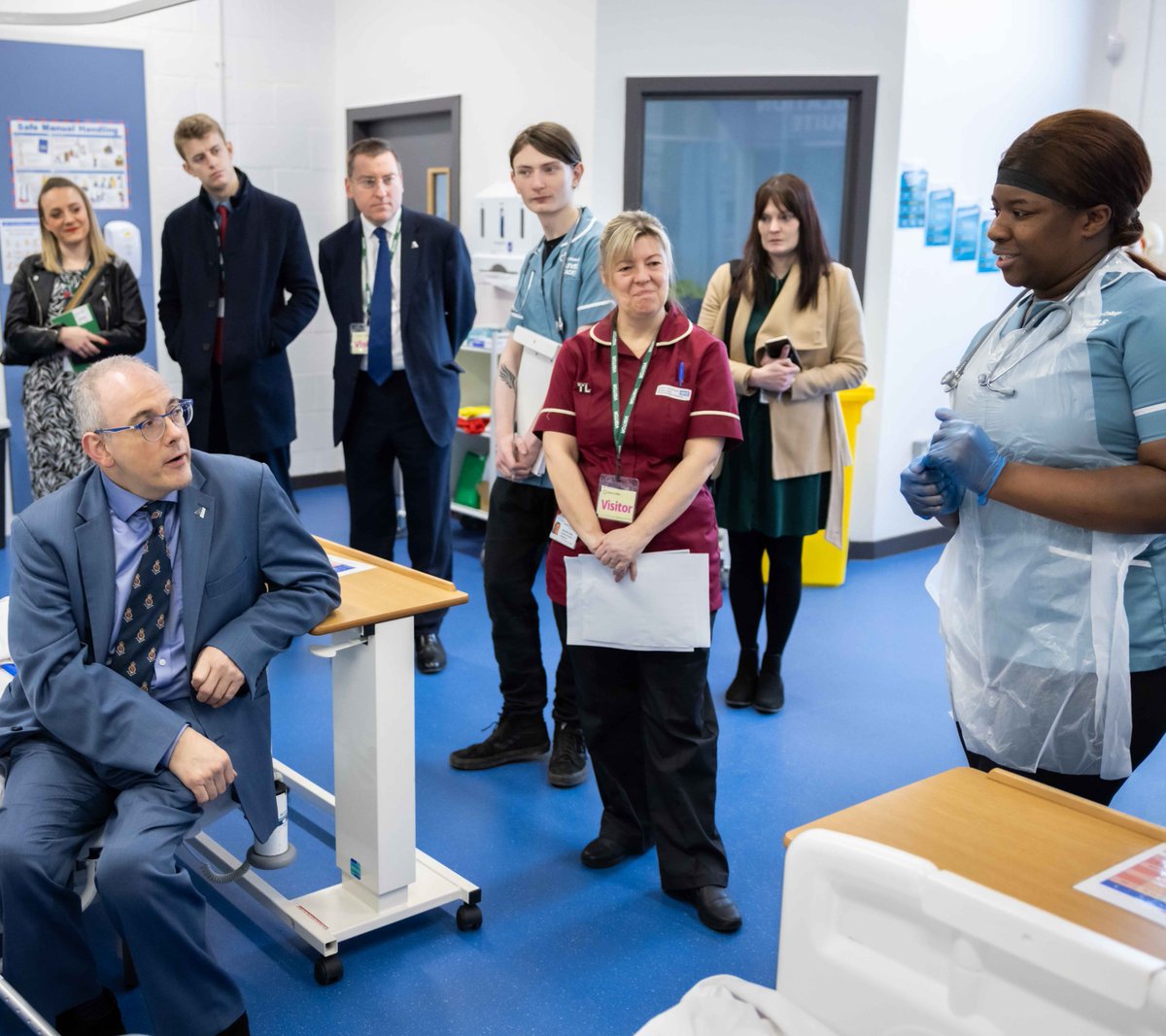 OldhamCollege's tweet image. We hosted a Ministerial visit from @educationgovuk to mark the first-ever #TLevelThursday

Robert Halfon @halfon4harlowMP saw learners in action using state-of-the-art facilities &amp;amp; spoke with some of the employers providing industry placements.

More info: ow.ly/6Ejf50MNT3N