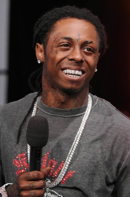 Abokiblog's tweet photo. As a featured artist on Hot Boys member Juvenile's track "Back That Azz Up," which peaked at number 19 on the US Billboard Hot 100 and went on to become a top ten smash on the Hot R&amp;B/Hip-Hop Songs and Hot Rap Songs charts, Lil Wayne obtained his first singles chart entry in 1999 https://t.co/k8fFdCizEN