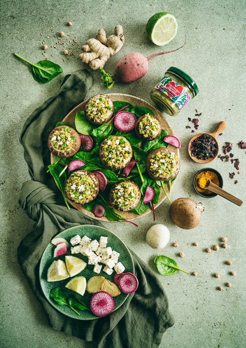 nozimages's tweet photo. Version Green ou Bois ? 
La recette Champignons farcis aux "Embruns d’amour" de la belle iloise dans 2 versions de #StylismeCulinaire. Laquelle préférez-vous ? 😊
#nozimages #champignons #bretagne #champignonsfarcis #photoculinaire #foodstyling #foodporn #foodphotography https://t.co/cy9WFKXxzn