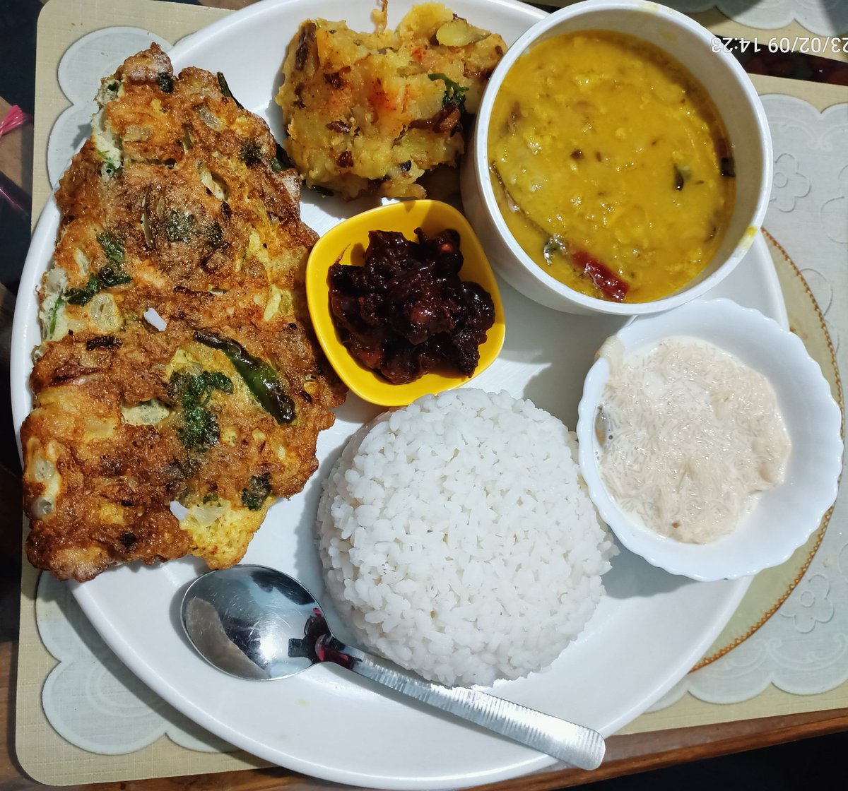 aftab_fatma's tweet photo. Today's Lunch!😍 

#fatmaAftab #homemadefood #cookmastertaskin #indianfood #foodlovears #FolloMe #picoftheday https://t.co/n7r9B3WtLI