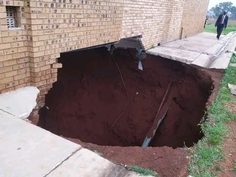 MsyzaWana's tweet photo. Sinkholes are still an issue in khutsong,
Pictures below are taken this morning at Relebogile Secondary school in khutsong
@Lesufi 
@DBE_SA 
@City_Press 
@EFFSouthAfrica https://t.co/NRJgDybOi1