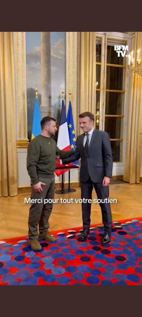 adia66's tweet photo. Certains applaudissent #Quatennens , nous on applaudit #Zelensky. Chacun son héro https://t.co/5n14S1eZ6o