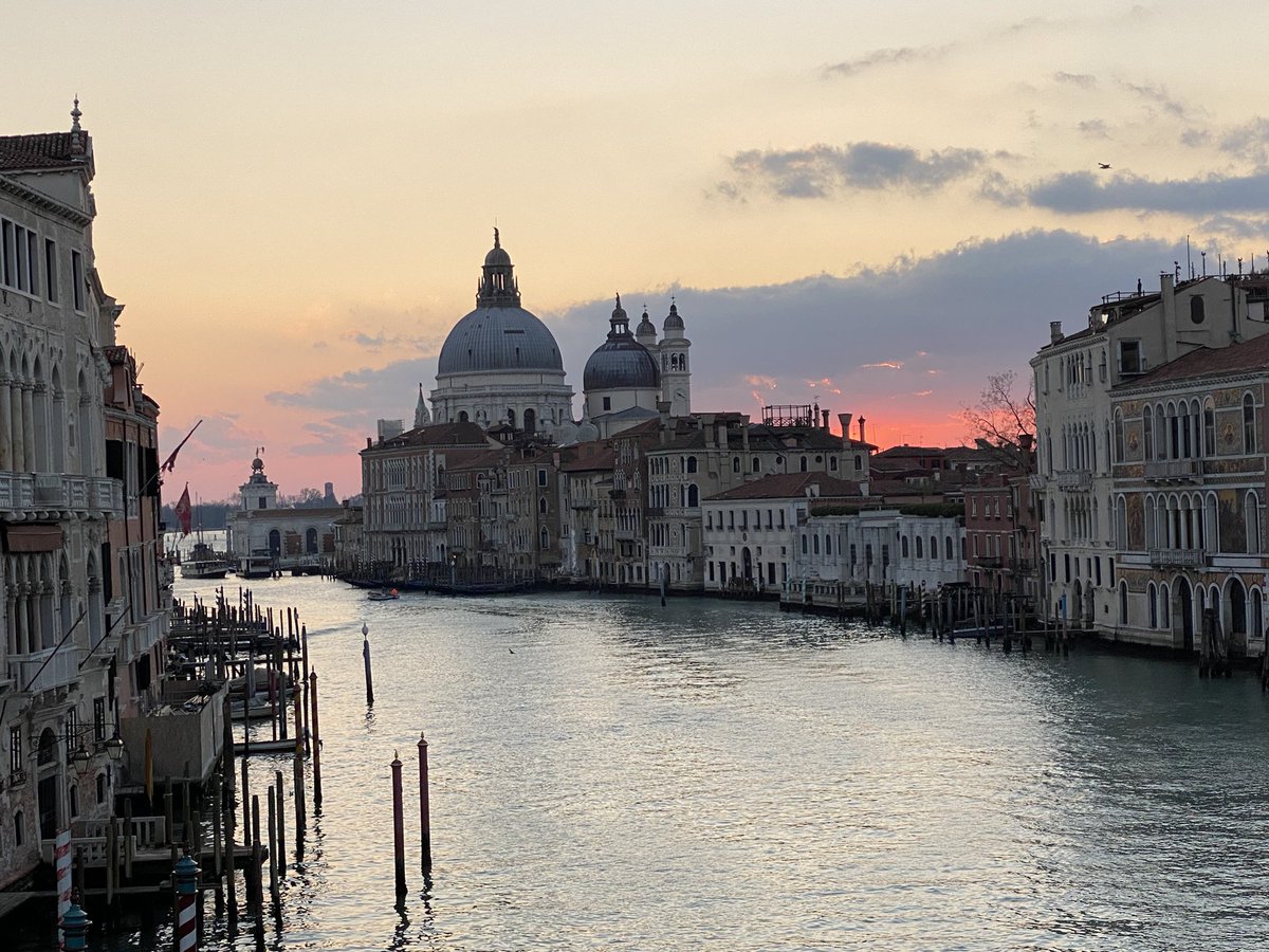 zalucy's tweet photo. #venezia #classicone https://t.co/qNtmLBSSQ0