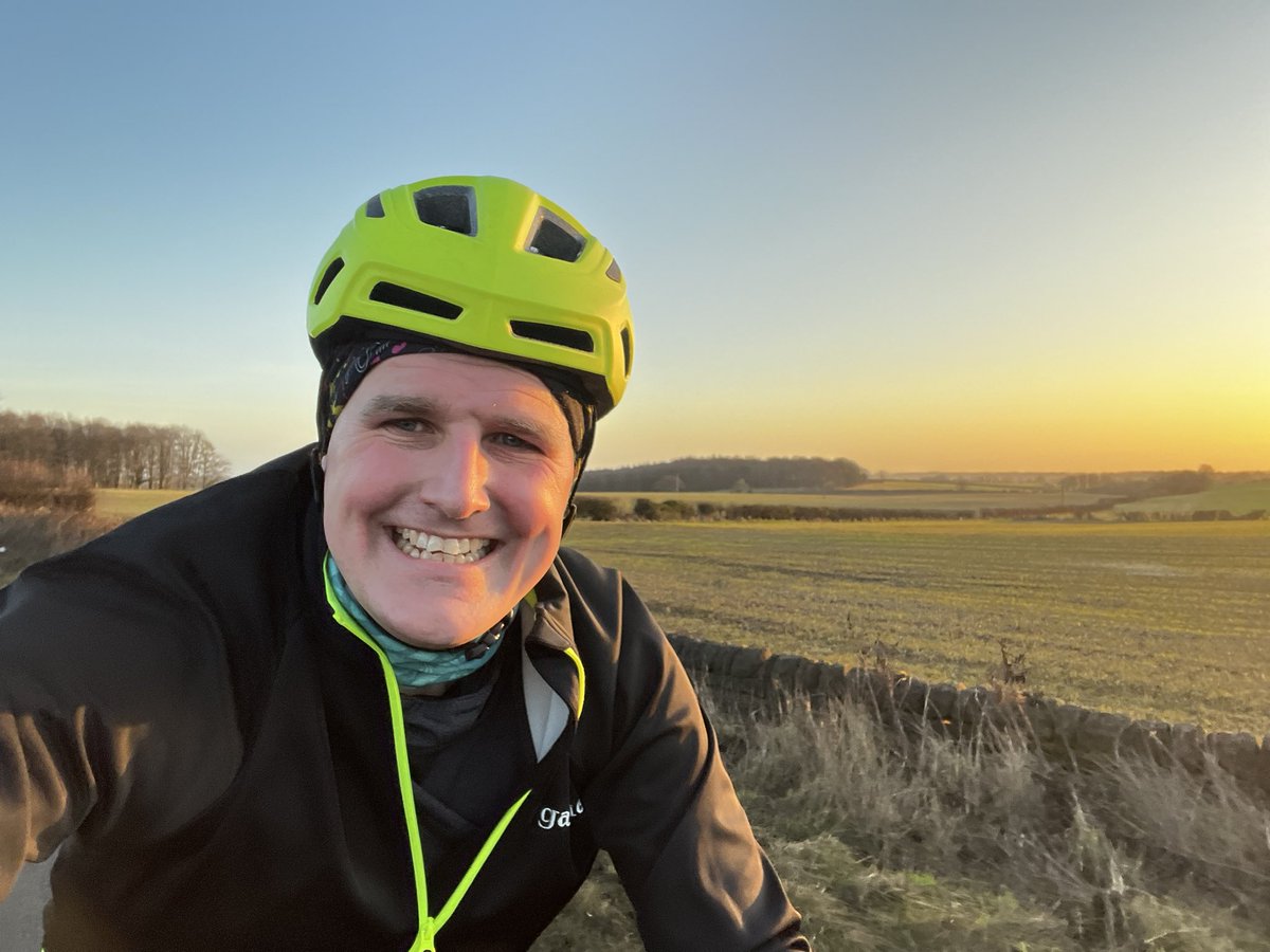 mrwebleyteach's tweet photo. Once you have some essential kit active commuting is FREE. I repeat staying healthy and not sitting in traffic is FREE! Second hand bike market very good for buyers at mo! #activecommuting #activecommute Clothing incredible from @galibiervelo #bikelife #ukcyclingchat https://t.co/g88VTa1krr