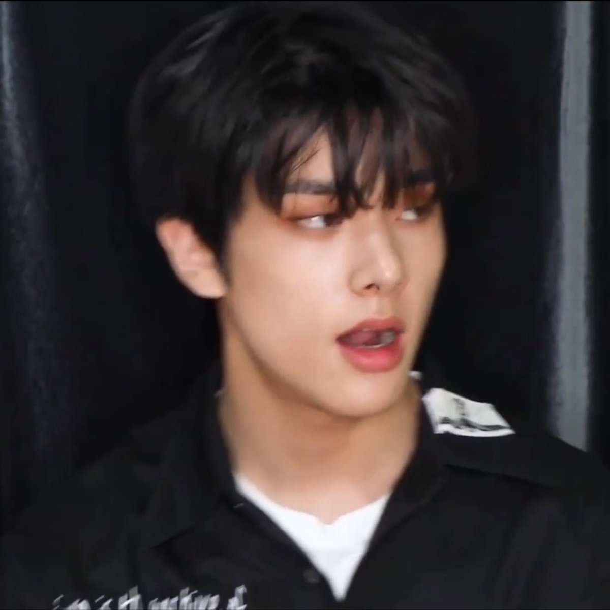 vvanessasim's tweet photo. #.ผมดำ #.ทรงคอมม่า #.คิ้วบาก เจคยุคดรั้งเดสไม่แพ้ใคร 😭😭😭🤟🏻 https://t.co/6UHJhx5Kit