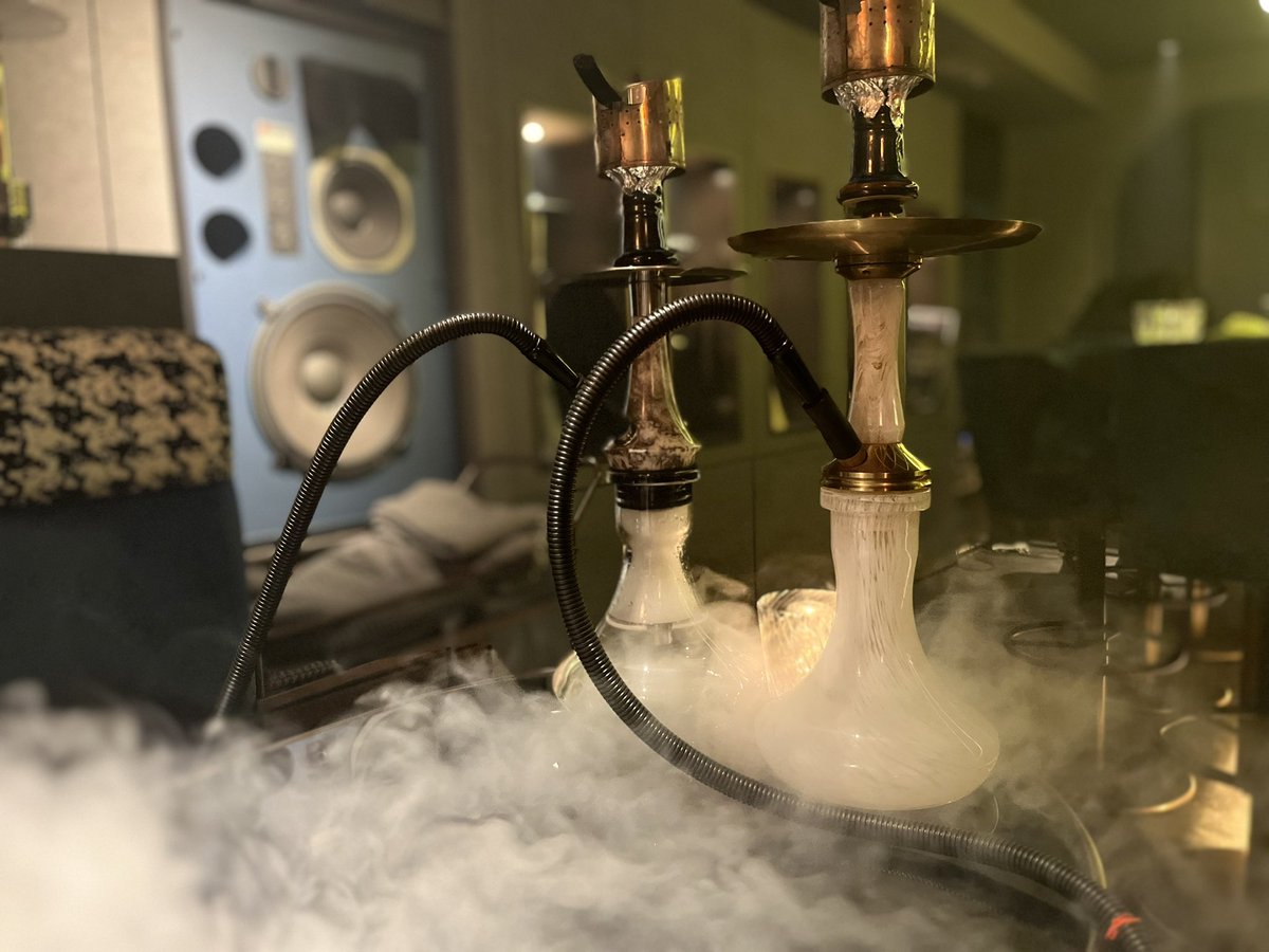 本日はOpaque様（<a href="/LoungeOpaque/">𝕊𝕙𝕚𝕤𝕙𝕒 𝕝𝕠𝕦𝕟𝕘𝕖 𝕆𝕡𝕒𝕢𝕦𝕖</a> ）にてシーシャをいただきました！
ザクロヨーグルト、アサイー、ミルクのミックスがアサイーボウルのような味わいでとても美味しかったです☺️
店内もとてもお洒落でオススメのお店です✨
また伺います！皆様も是非お立ち寄りください〜🙆‍♂️