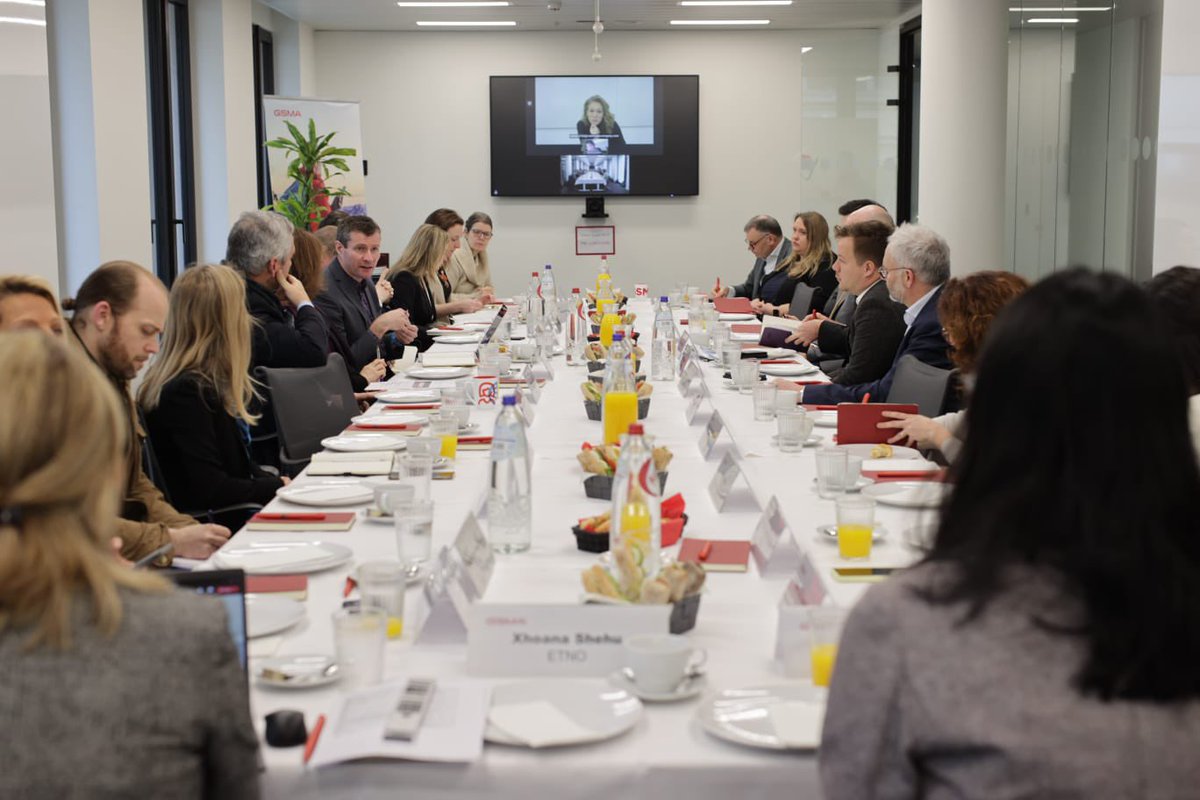 GSMAEurope's tweet image. #GSMAconnected | This morning our members, policymakers, 🇪🇺 country representatives &amp;amp;  📶 regulators are discussing the most suitable regulatory &amp;amp; commercial conditions for switching off 2G and 3G networks for the more efficient #4G &amp;amp; #5G technologies.
🔗 gsma.com/gsmaeurope/gsm…