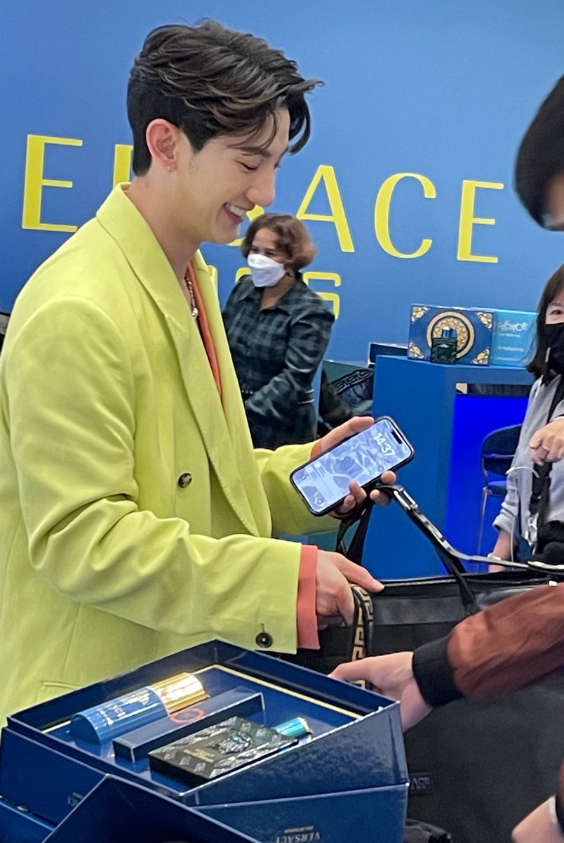 belenus_nike's tweet image. たまたまとぴたぴ様に拝謁する事が叶いました………🥹🥹🥹
本当に可憐で美しくて、鈴の音のような笑い声をさせて現実に存在されておられた………
輝き。柔らかな光に包まれてた。美人。

#Toptap
#VersaceEros