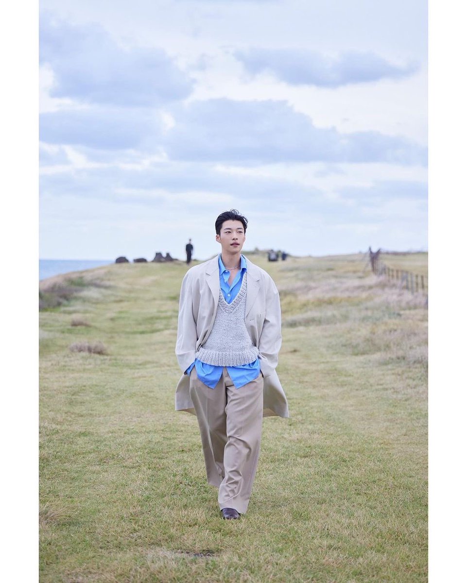 LovelyWdh's tweet photo. Posted @ wdohwan IG
https://t.co/SXebg5pVnJ

🤍💙🤍 
#187label

#우도환 #WooDoHwan #ウドファン https://t.co/ko5BFVz3aW