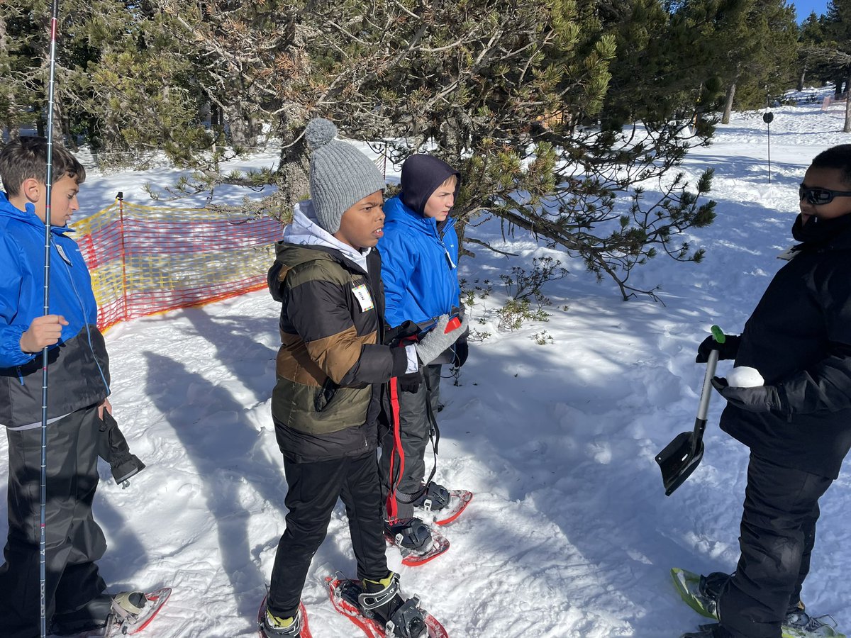 ClgRosaParks's tweet photo. [AS] Sortie raid blanc #plateaubeille : randonnée raquettes, biathlon, sprint neige, initiation Arva. Une belle journée riches en émotions !!! @unss31 @unss @EpsToulouse @EducPrio_AcTlse @actoulouse https://t.co/LJXdaOqmE5