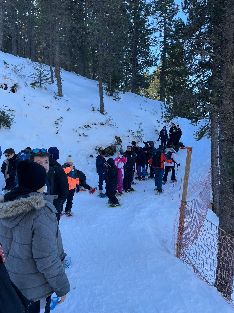 ClgRosaParks's tweet photo. [AS] Sortie raid blanc #plateaubeille : randonnée raquettes, biathlon, sprint neige, initiation Arva. Une belle journée riches en émotions !!! @unss31 @unss @EpsToulouse @EducPrio_AcTlse @actoulouse https://t.co/LJXdaOqmE5
