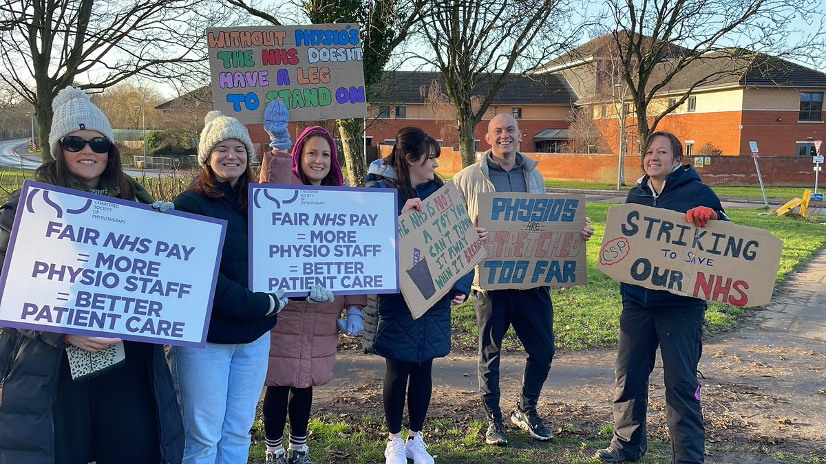 Catsoreilly's tweet photo. Striking for fair pay #csp4fairpay https://t.co/h39h75vtdl