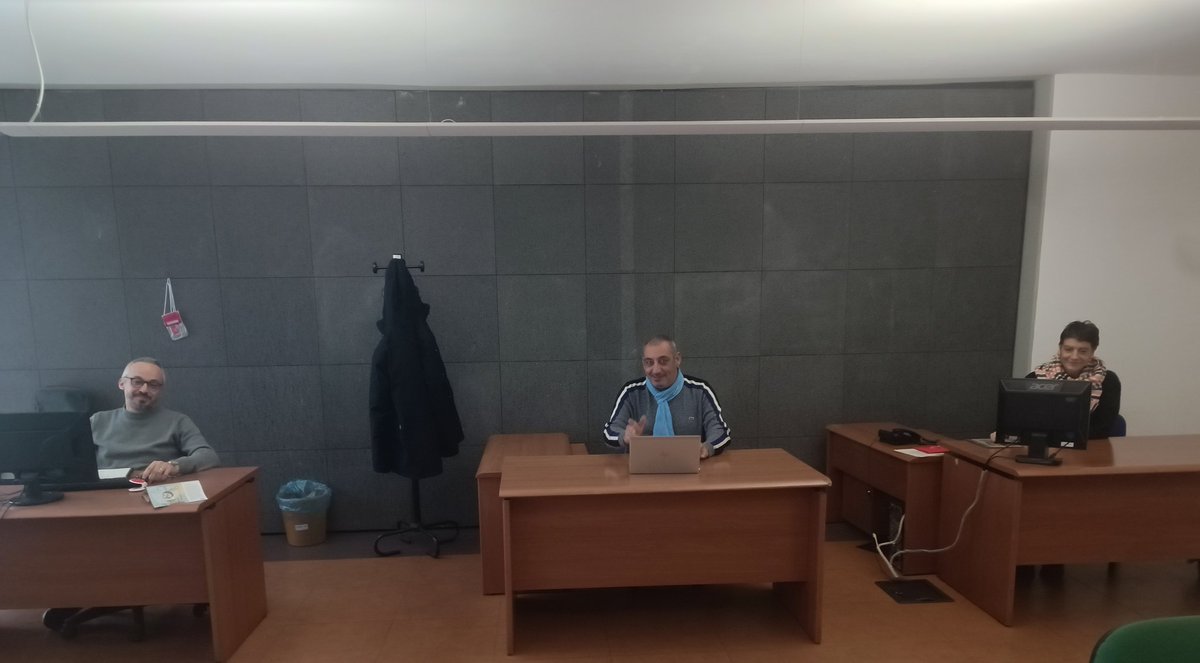 Mobilitazione a #AnpalServizi oggi #9febbraio. I lavoratori entrano tutti in ufficio. Vogliamo far saltare la turnazione aziendale sullo #smartworwing. Obiettivo: rinnovo del contratto collettivo fermo dal 2011, postazioni per tutti e un accordo equo sw <a href="/MinLavoro/">Ministero Lavoro</a> <a href="/ANPALgov/">ANPAL</a>