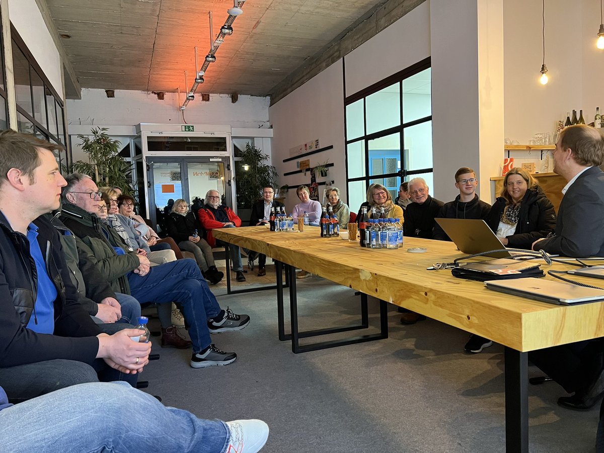 Digitale Tools ergänzen Austausch +  Miteinander in Nachbarschaften und Vereinen. Bieten aber kein Ersatz für zwischenmenschliche Vernetzung. In Dörfern ist persönliches Miteinander fürs gute Leben maßgeblich. Ergebnisse der FH-Studie <a href="/DDorfleben/">Digitales Dorfleben</a> in #Metelen vorgestellt.