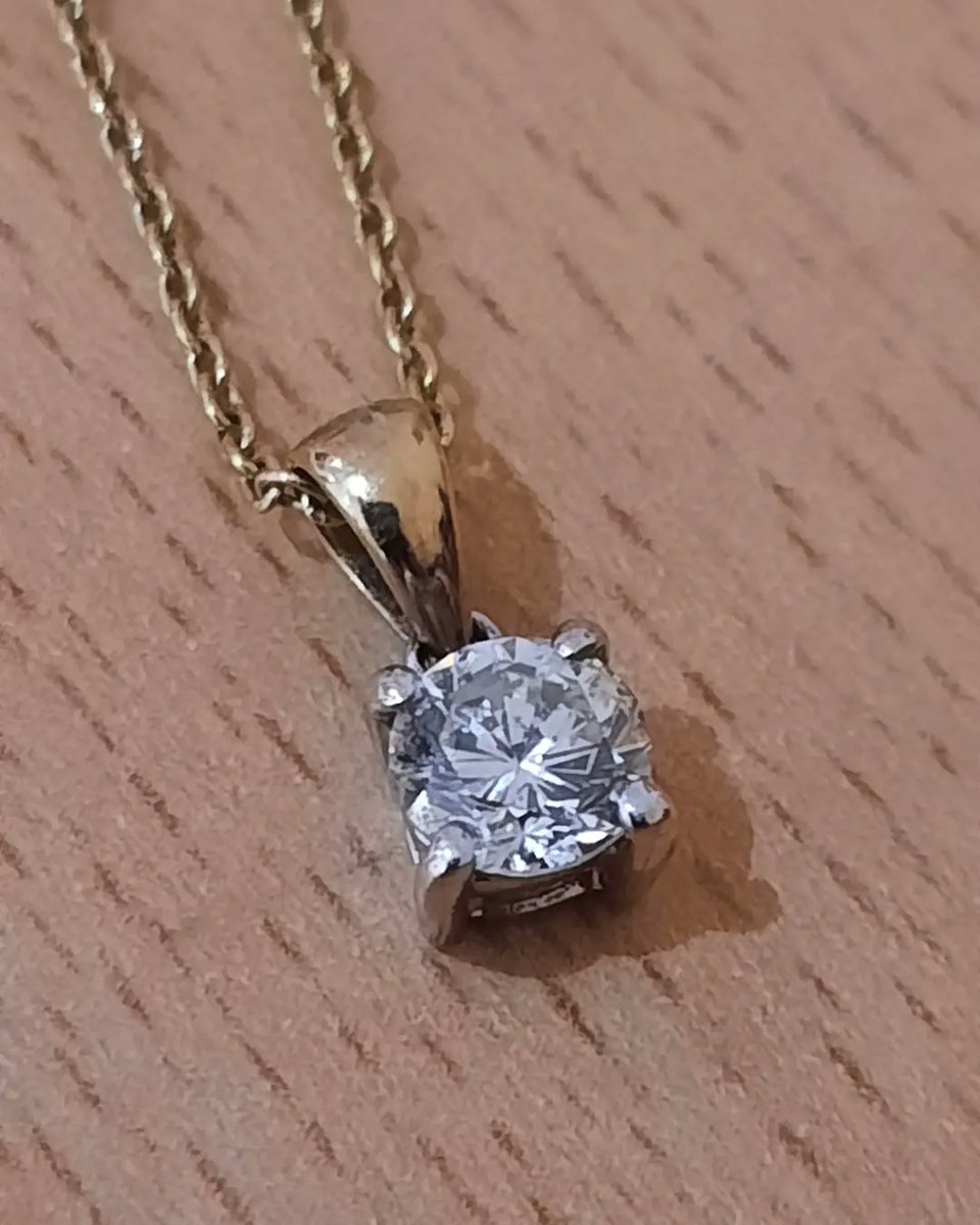 Just finished making this diamond pendant and earring set for Valentines  Day. #ShopQuirkyHour #CraftBizParty #BizBubble #Dorchester #SmallBiz #Diamonds #ValentinesDay #SouthWestHour #DorsetHour