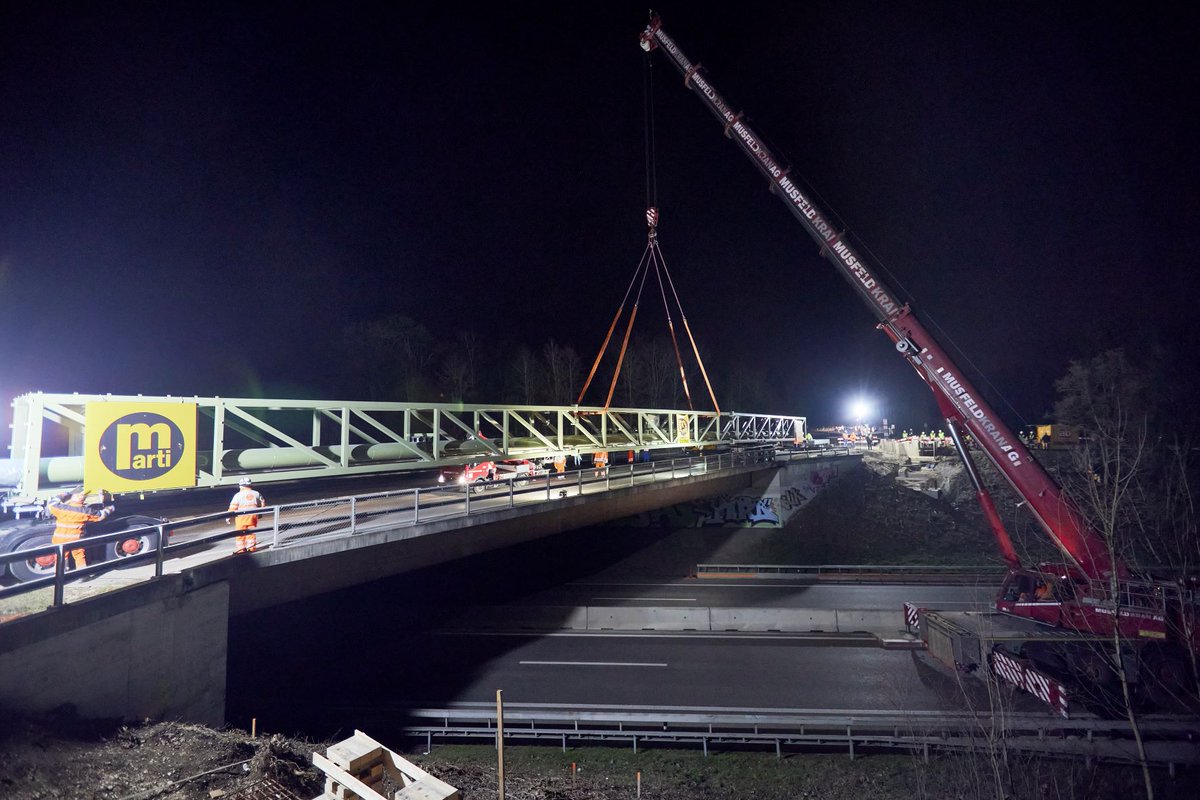 uptownBasel's tweet photo. Neue Rohrleitungsbrücke für künftigen Wärmeverbund Birsstadt montiert🚀👏
#PrimeoEnergie #uptownBasel #ErneuerbareEnergien #Birsstadt #Zukunft #Gemeinsamvorwärts https://t.co/OndqRzb1Gs