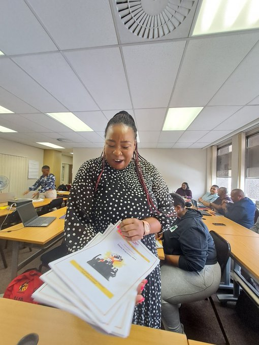 _cosatu's tweet photo. #DITSELA Institute Course on Occupational Health and Safety is aimed to empower #workers on the core objectives of improving workplace safety and addressing issues related to health with management as a #LabourStandard @ILOACTRAV @ilo_pretoria #DecentWork #ClassStruggle https://t.co/DpULmnkTno