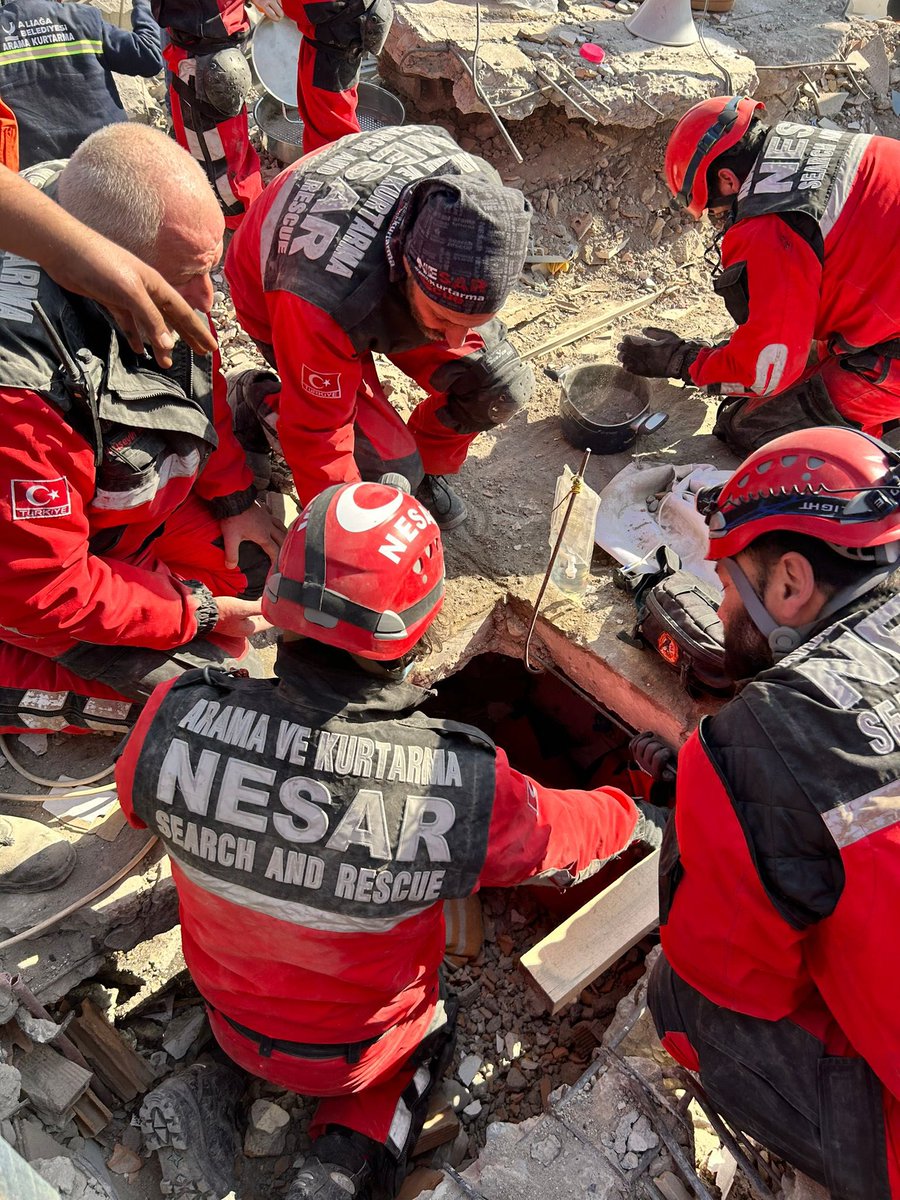 NESAR_SAR's tweet photo. Ekibimiz uzun uğraşlar sonucunda Melek Hatun Apt.’da Ebruya ulaştı
Kontrollü çıkış için çalışmalar devam etmekte

#deprem  
#iskenderun
#earthquaketurkey 
#nesaroperasyonda https://t.co/FSzx1Jiosi