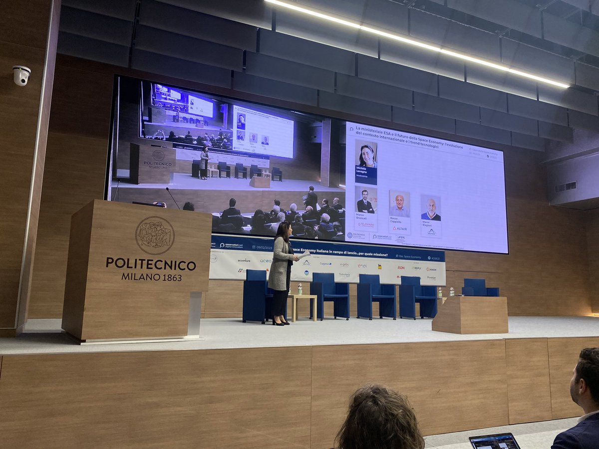 Osserv_Digital's tweet photo. Michèle Lavagna apre la tavola rotonda “La ministeriale ESA e il futuro della #SpaceEconomy: l'evoluzione del contesto internazionale e i trend tecnologici” #OSE22 https://t.co/NNzk3uH6Rf