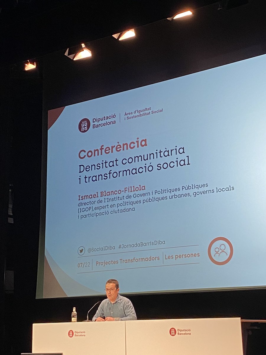 En @Iblancof presenta resultats d’una recerca sobre segregació urbana i densitat comunitària a la #JornadaBarrisDiba apel·lant a la necessitat de generar polítiques públiques supramunicipals per combatre els efectes de la segregació urbana <a href="/acciocivicat/">Compte no operatiu</a> <a href="/XavierGodas/">Xavier Godàs</a> @SocialDiba
