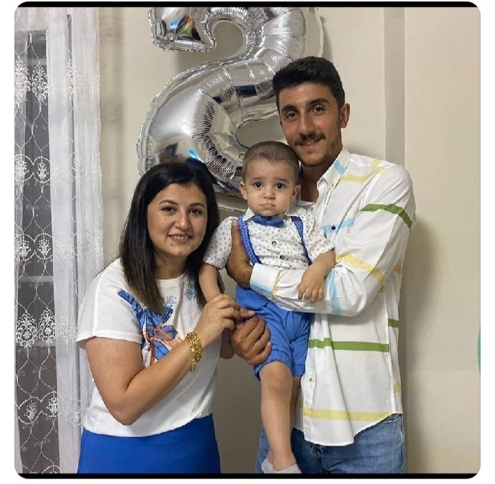 Yunusgera's tweet photo. depremin 4. Gününde enkazdalar LÜTFEN DESTEK EKİP VİNÇ GÖNDERİN VİNÇ YOK! GÖNDERİN KUZENİM REYHAN BABUÇ AHRAZOĞLU VE AİLESİ ENKAZDA KURTULUŞ MAHALLESİ ŞEHİT ERDOĞAN KARAOĞLU CAD. KUPİK APT ATATÜRK HEYKELİ YANI KIRIKAN HATAY! VİNÇ EKSİK ACİL YARDIM! #hataydepremi
#AHBAP #Turkey https://t.co/escJHS3AGB