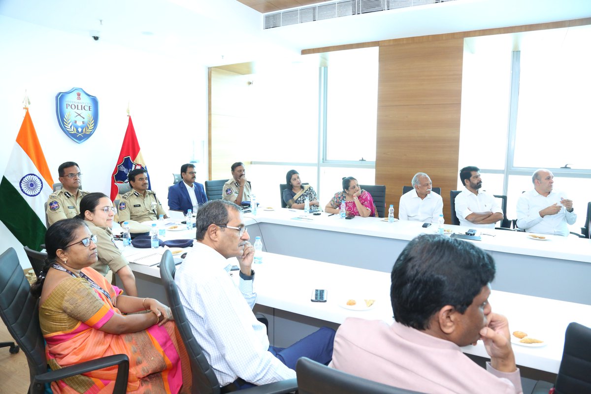 HCSC_Hyd's tweet photo. #HCSC conducted its 11th EC meeting at the ICCC building, Road No. 12, Banjara Hills, on 7th February 2023. The meeting was chaired by our Secretary General, Sri Chaitanya Gorrepati, &amp; attended by the EC members of the HCSC...

Read more⬇️
https://t.co/LgcHwjAv9v https://t.co/847TuK8318