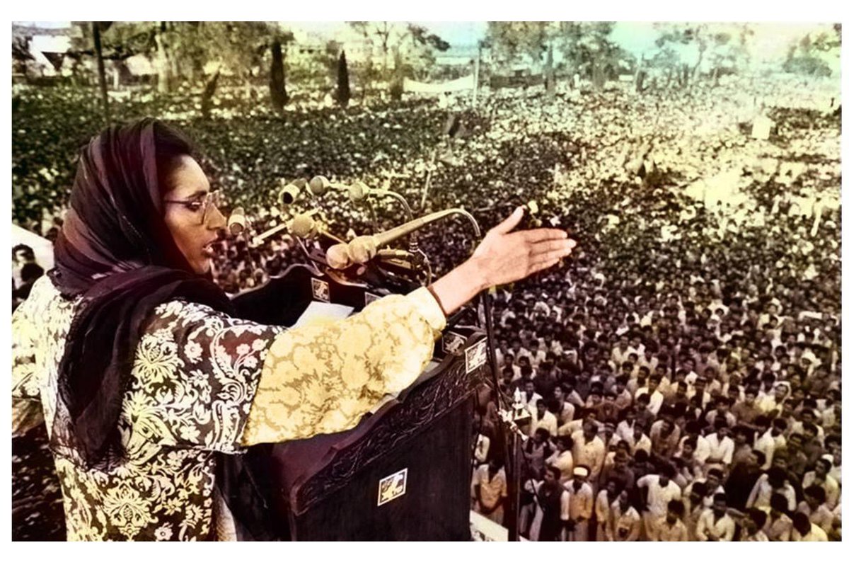 SabaHyder1's tweet photo. جو جان واریں وطن پر وہ یاد رہتے ہیں 
پھر ان کی یاد میں آنکھوں سے اشک بہتے ہیں
اور جو نماز شکر پڑھے مصلحِ خون پر 
میری لخت میں اُس کو بینظیر کہتے ہیں. https://t.co/g2sZkFqcMr