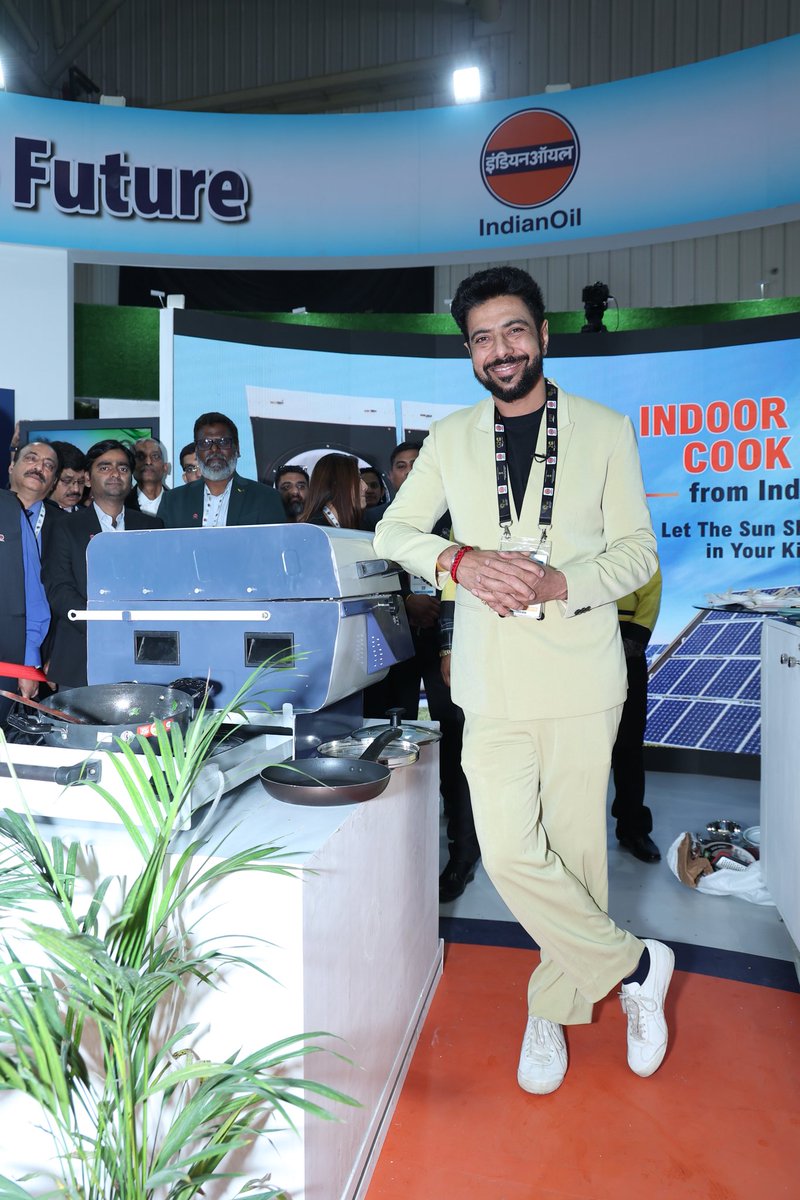 ranveerbrar's tweet image. Sustainability is a practice, not just a choice. Happy to be a Co-champion in this pathbreaking endeavour by @IndianOilcl

An exciting experience and privilege to be the first chef to cook on the very efficient, Hybrid Indoor Solar Cook top.