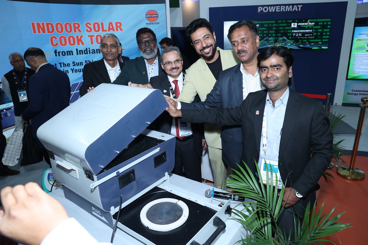 ranveerbrar's tweet image. Sustainability is a practice, not just a choice. Happy to be a Co-champion in this pathbreaking endeavour by @IndianOilcl

An exciting experience and privilege to be the first chef to cook on the very efficient, Hybrid Indoor Solar Cook top.
