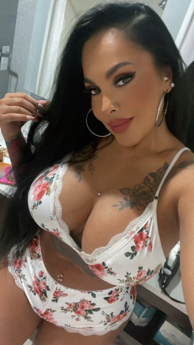 Goodnight Twitter!! Don&rsquo;t be rude say it back  https://t.co/QJ1jn7NUP1 https://t.co/zMKrxPEwgM<a href="/tag/ninamercedez"class="tags"><span>#ninamercedez</span></a>