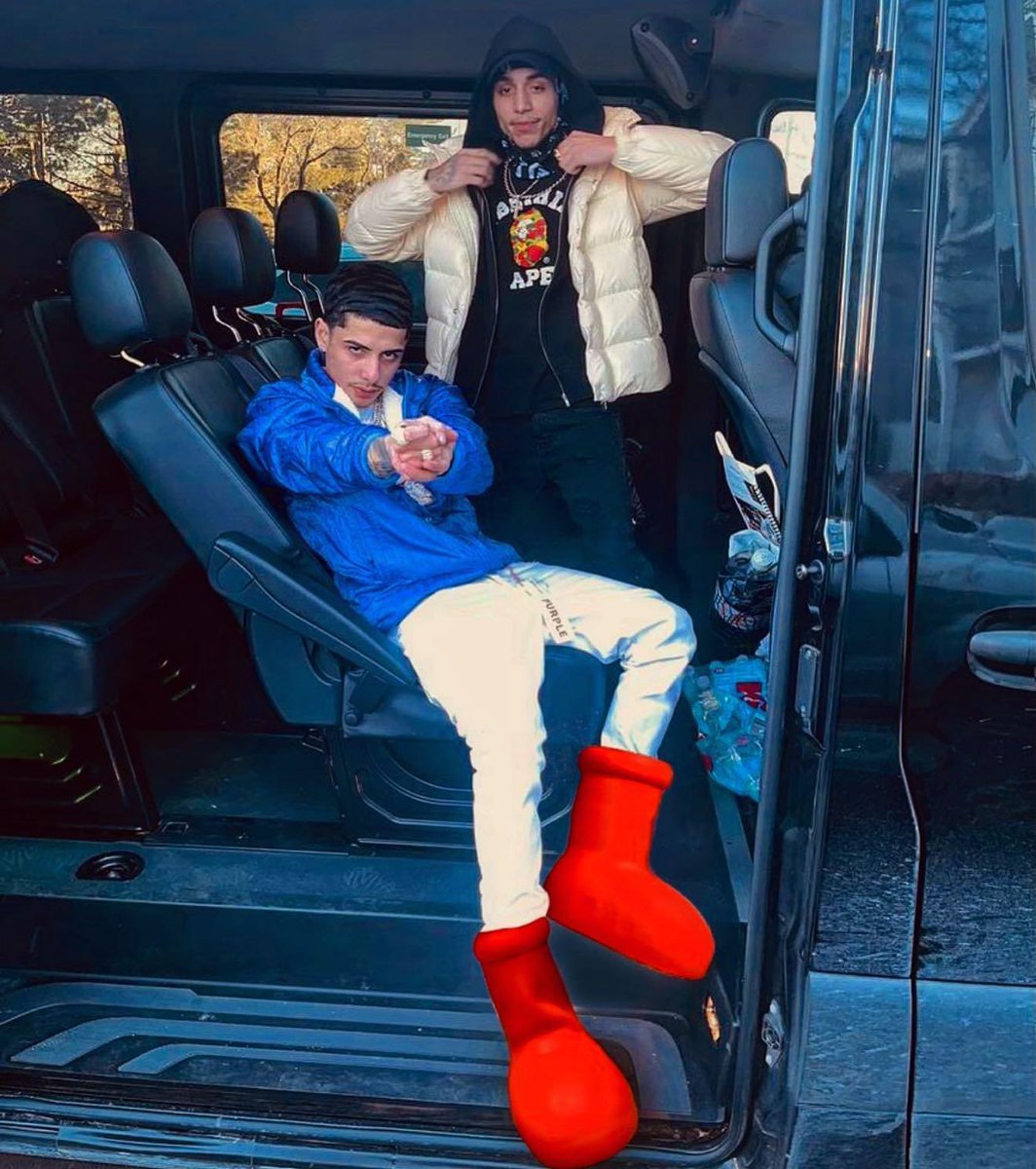 TherealGlogic's tweet photo. J.I. Said This how he stepping on Shìt once he drop tmrw at midnight #onewayoranother https://t.co/jcWx2XQ41r
