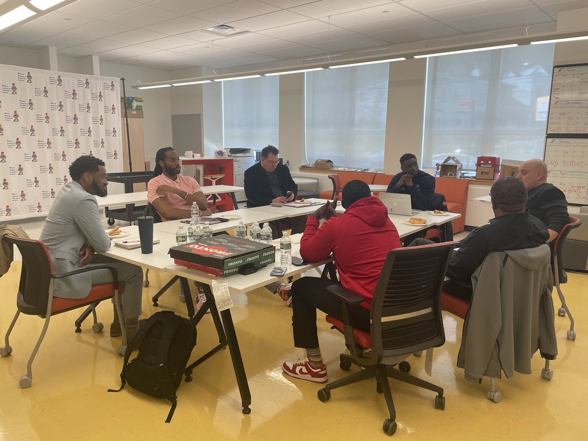 kolayokunjr's tweet photo. Great #MBKSI planning session at #WAELS. Finishing strong for our young men. @DrMarionWilson @CSD31SI @31R057_TripleH @CurtisR450 @AP_JelaniMiller @BruschiLouis @MRamos16R https://t.co/h1peRZxyjb