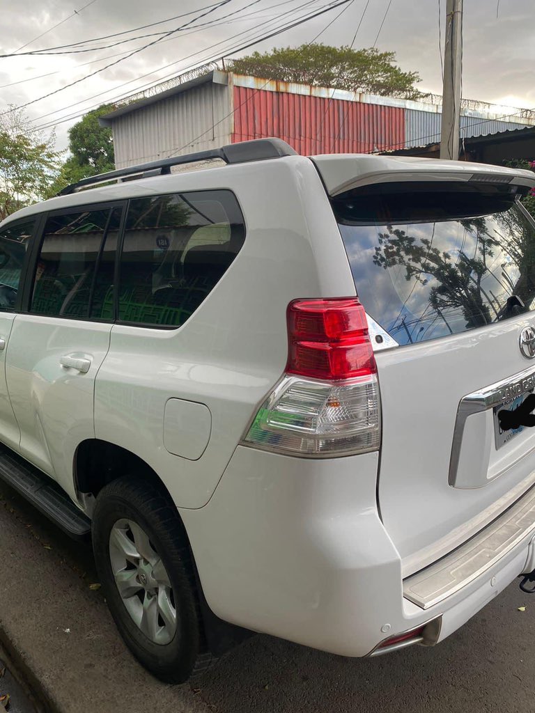acosta696's tweet photo. TOYOTA PRADO 2011 
🔥Automática 
🔥Encendido PUSH 
🔥Asientos de cuero 
🔥Turbo 
🔥3 filas de asientos 
🔥 4x4 digital 

📲83356521 
ACEPTO CAMBIO MÁS VUELTO 🚗 https://t.co/DgznwPglFo