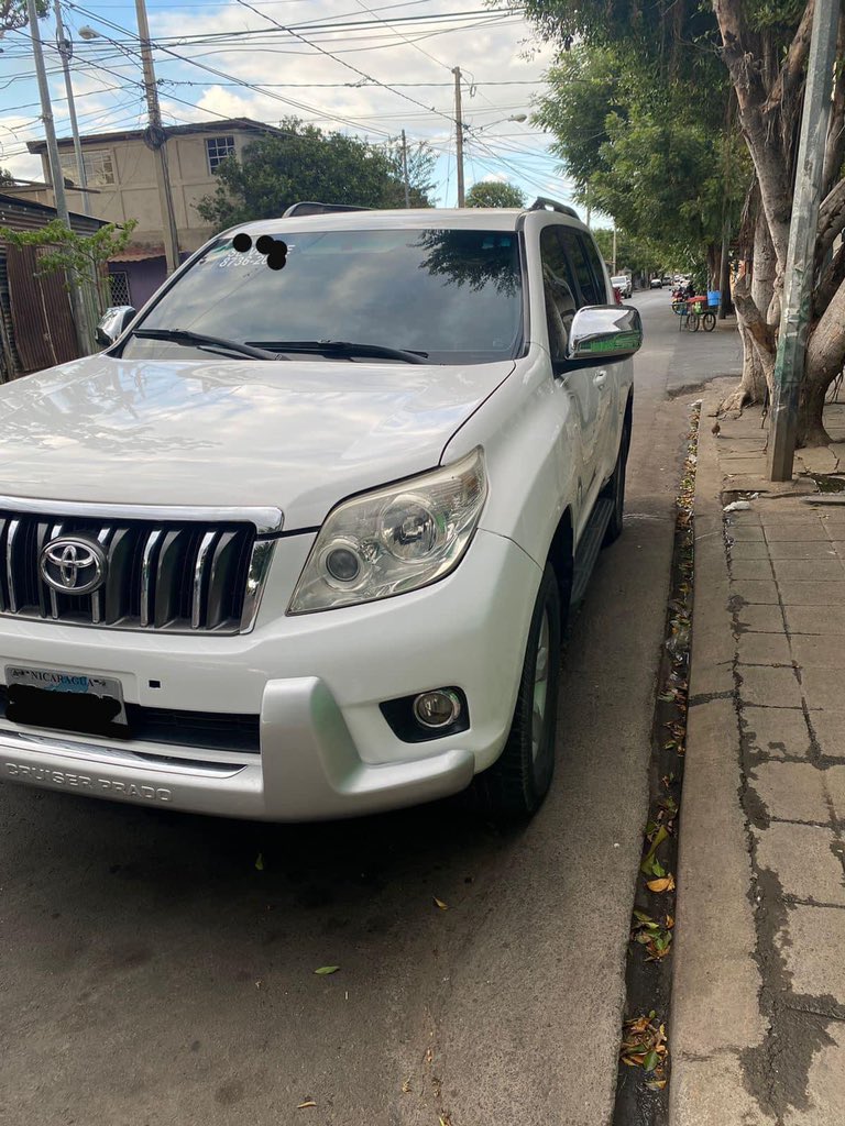 acosta696's tweet photo. TOYOTA PRADO 2011 
🔥Automática 
🔥Encendido PUSH 
🔥Asientos de cuero 
🔥Turbo 
🔥3 filas de asientos 
🔥 4x4 digital 

📲83356521 
ACEPTO CAMBIO MÁS VUELTO 🚗 https://t.co/DgznwPglFo