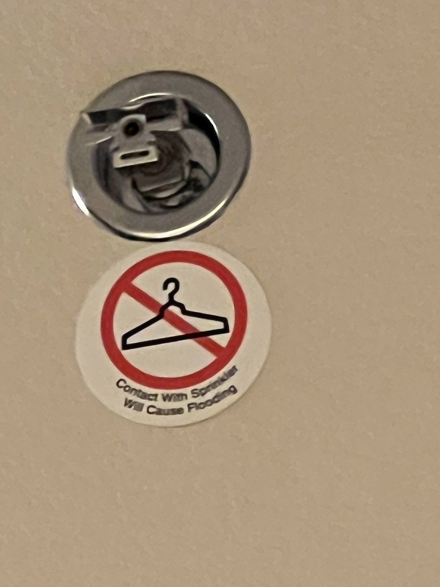 jeff_smash's tweet photo. @FacesInThings1 
Should i be concerned with this sprinkler in my hotel room? https://t.co/lpGEpe9t3x
