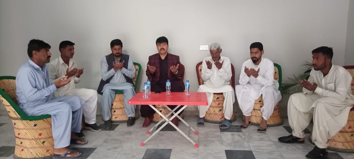 TeamMunwarWasan's tweet photo. خیرپور :۔ 
پاکستان پیپلزپارٹی رکن سندھ اسیمبلی
 منور علی وسان صاحب
 محمد زبیر وسان کی خیرپور رہائشگاہ پہنچ کر ان  سے ان کی اہلیہ کے انتقال پر دعاء تعزیت کی اور ان سے گہرے دکھ کا اظہار افسوس کیا اللہ پاک مرحومہ کو جنت الفردوس میں اعلیٰ مقام عطا فرمائے آمین!

@Munwar_Wassan1 https://t.co/O1jKcfoo92