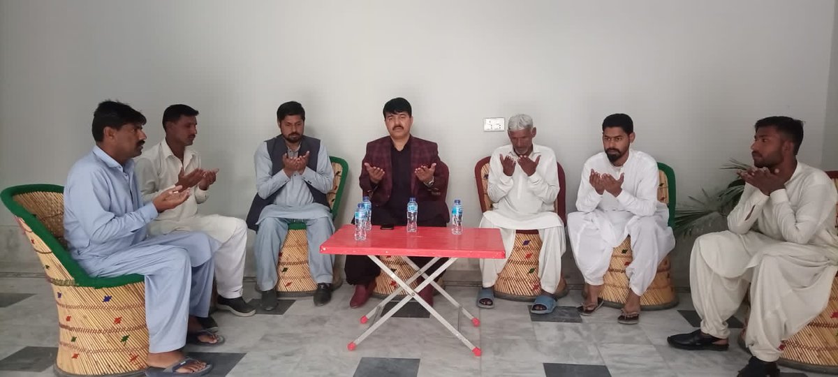 TeamMunwarWasan's tweet photo. خیرپور :۔ 
پاکستان پیپلزپارٹی رکن سندھ اسیمبلی
 منور علی وسان صاحب
 محمد زبیر وسان کی خیرپور رہائشگاہ پہنچ کر ان  سے ان کی اہلیہ کے انتقال پر دعاء تعزیت کی اور ان سے گہرے دکھ کا اظہار افسوس کیا اللہ پاک مرحومہ کو جنت الفردوس میں اعلیٰ مقام عطا فرمائے آمین!

@Munwar_Wassan1 https://t.co/O1jKcfoo92